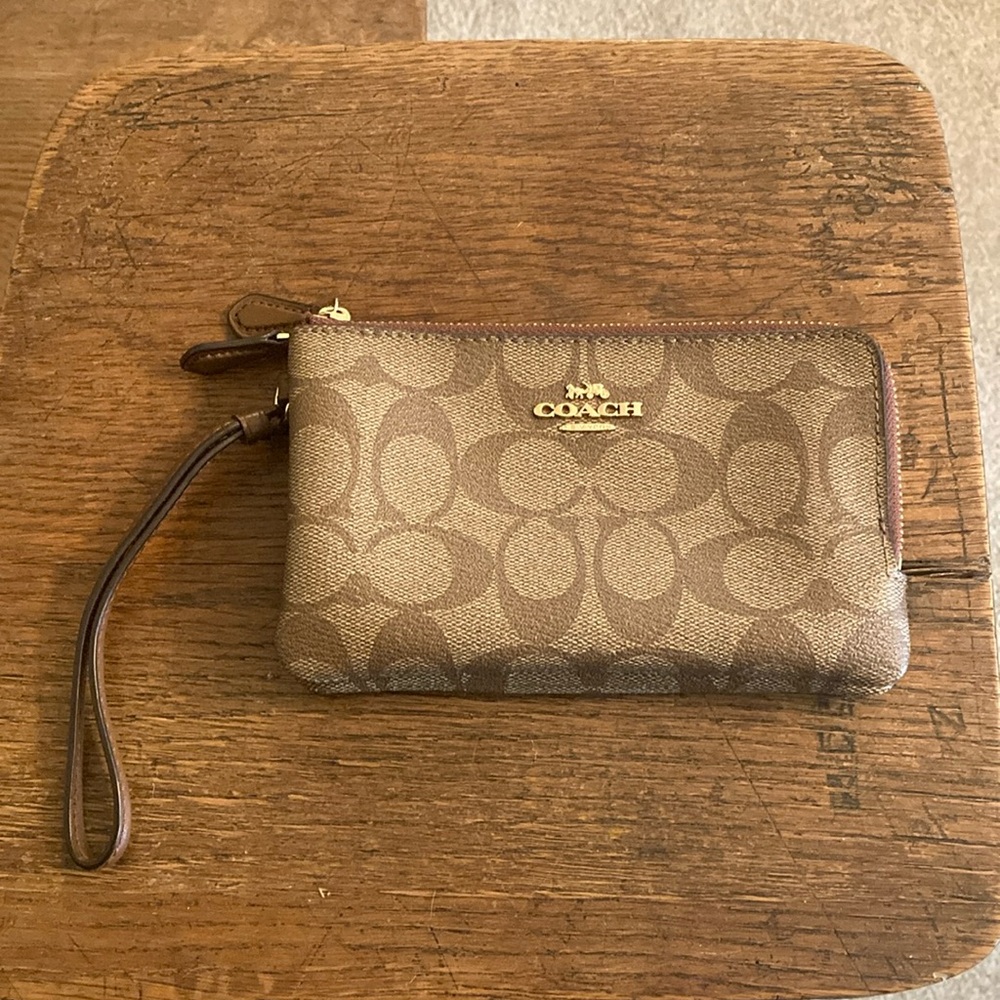 Coach Signature Double Zip Corner Wristlet NWOT
